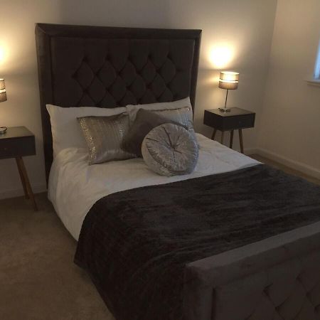2 Bedroom Luxury Flat In Quiet Village Of Bishopton Бишоптон Экстерьер фото