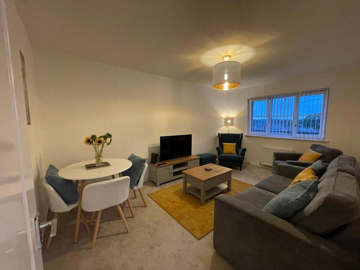 2 Bedroom Luxury Flat In Quiet Village Of Bishopton Бишоптон Экстерьер фото