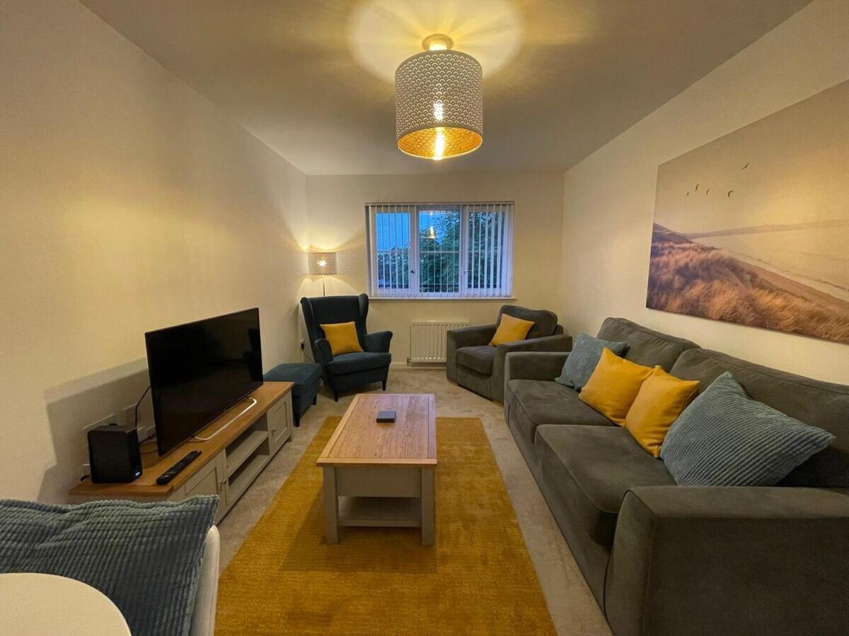 2 Bedroom Luxury Flat In Quiet Village Of Bishopton Бишоптон Экстерьер фото