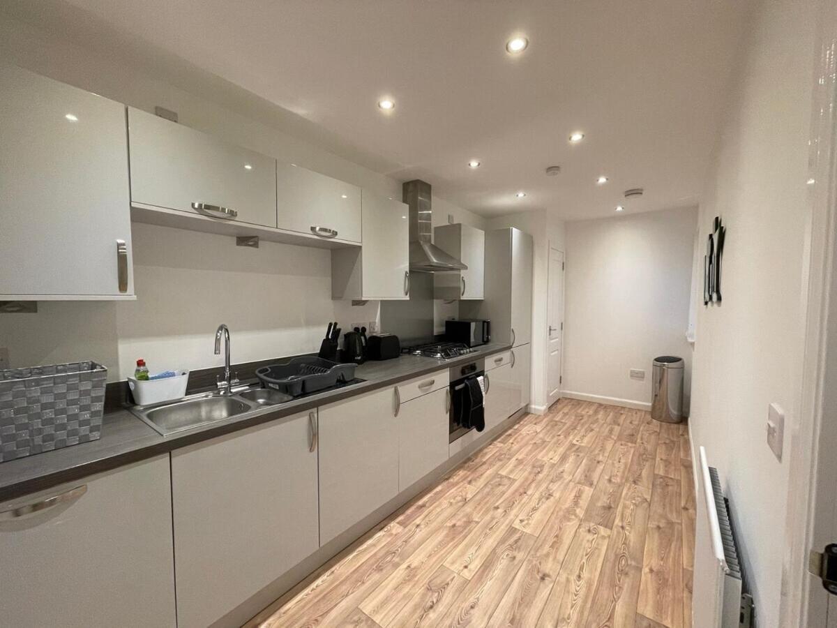 2 Bedroom Luxury Flat In Quiet Village Of Bishopton Бишоптон Экстерьер фото