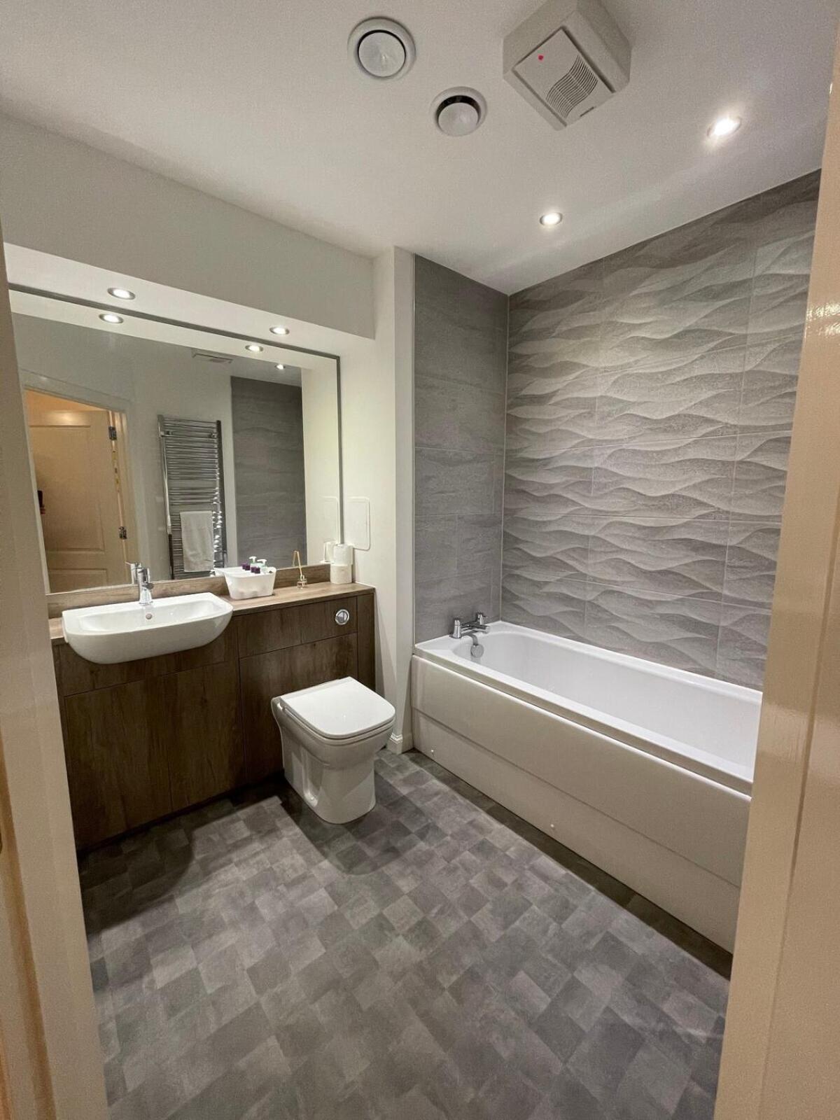 2 Bedroom Luxury Flat In Quiet Village Of Bishopton Бишоптон Экстерьер фото